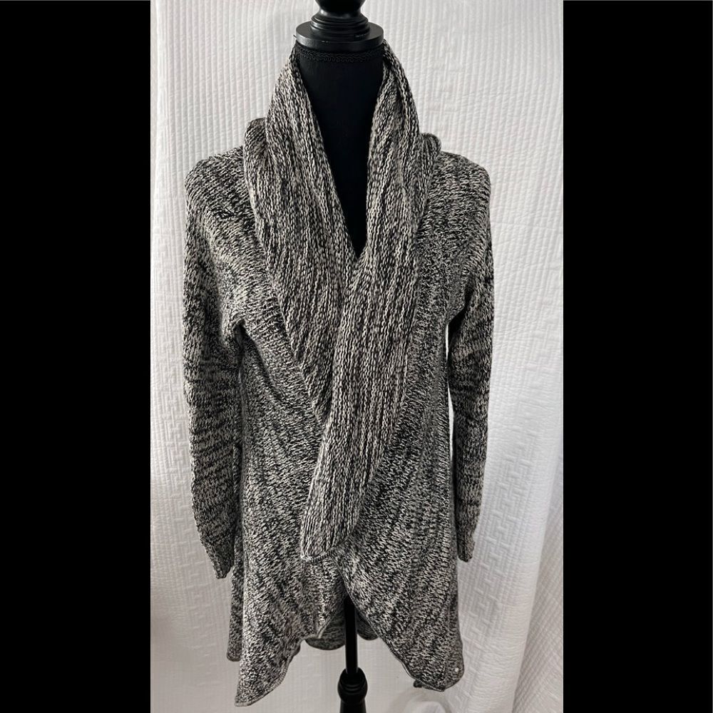 Volcom sweater